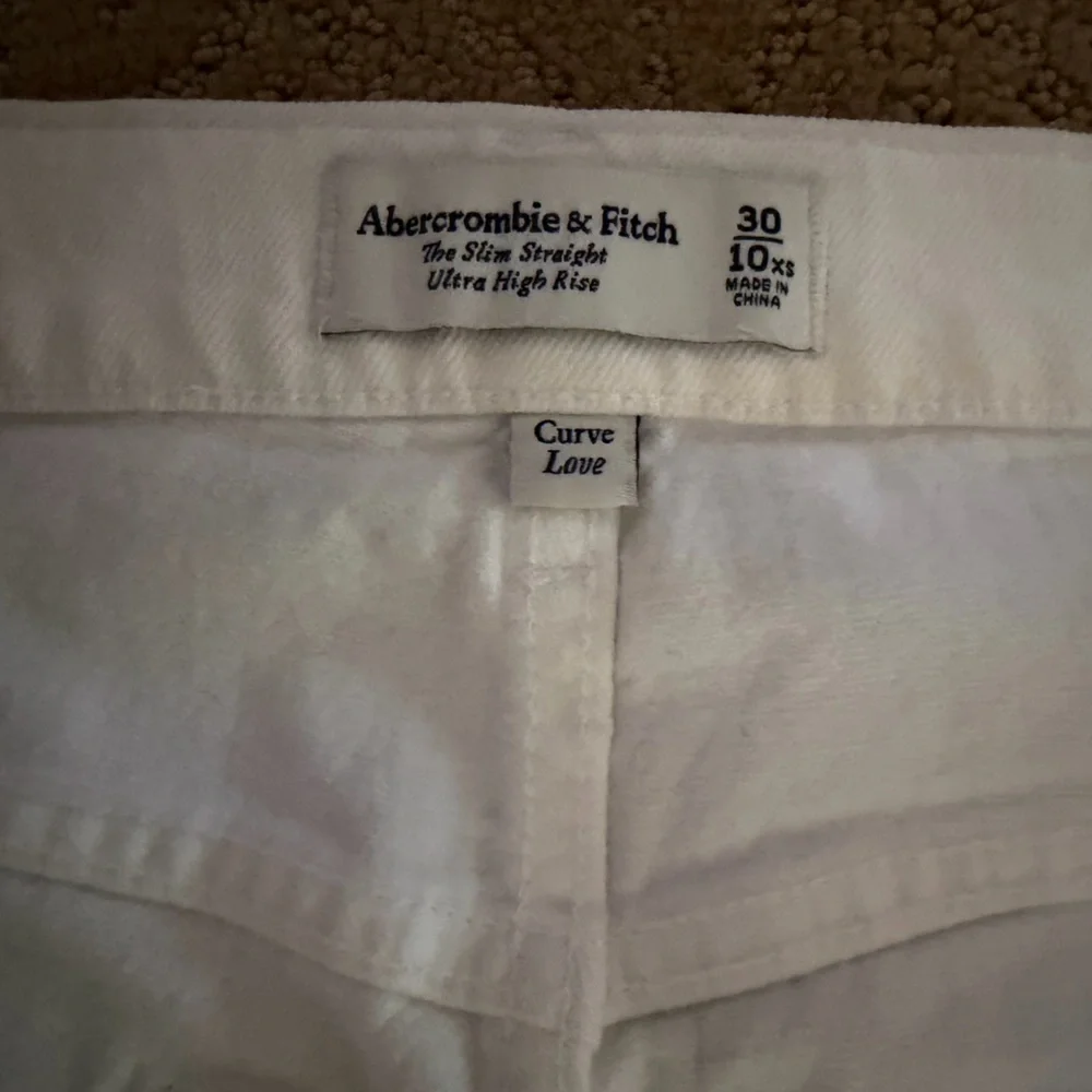Abercrombie & Fitch Slim Straight Ultra High Rude Cream Curve Love Jeans, 10xs